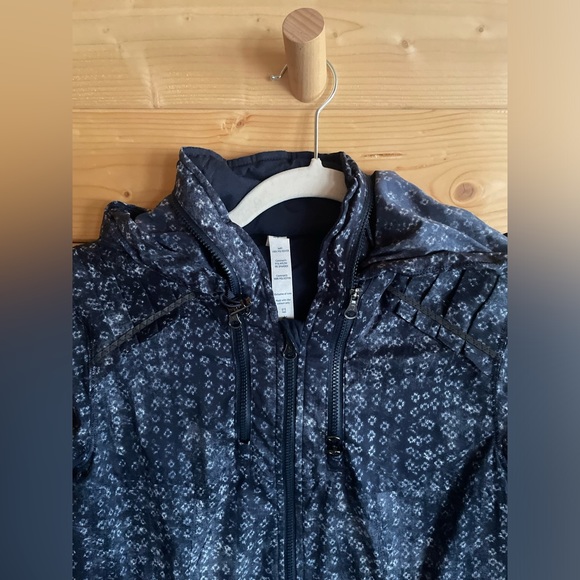 Lululemon Spring Forward Jacket Kanoko Twist Inkwell Ghost Inkwell Size 4 EUC - Picture 11 of 16
